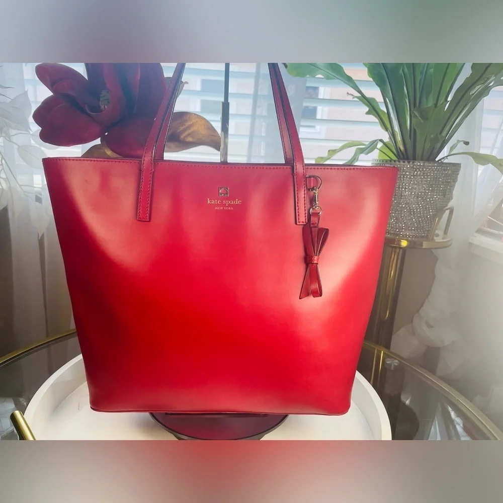 “Host Pick”KATE SPADE NEW YORK Tote Red